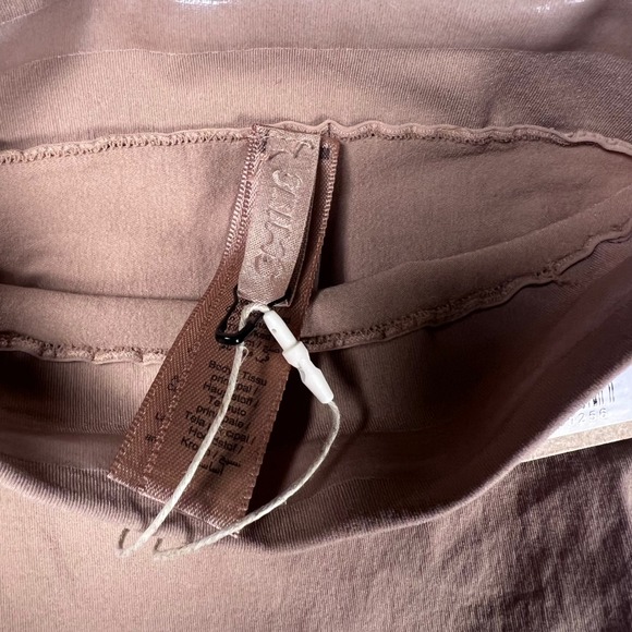 SKIMS Women's Sheer Seamless Mid Thigh Short Sienna Smoothing Shapewear Size XS - Picture 7 of 7